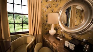 Camera Superior, 1 letto king, non fumatori (Four Poster Bed) | Una scrivania, ferro/asse da stiro, letti aggiuntivi (a pagamento)