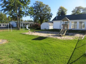 Property grounds - Starlite Budget Inn (Mackinaw City)
