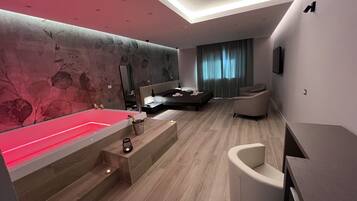 Camera Luxury, 1 letto matrimoniale | Una cassaforte in camera, una scrivania, postazione laptop