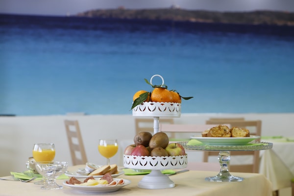 Free buffet breakfast