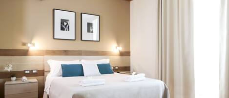 In-room safe, desk, laptop workspace, soundproofing