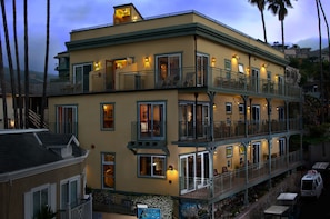 Fachada del alojamiento - Noche