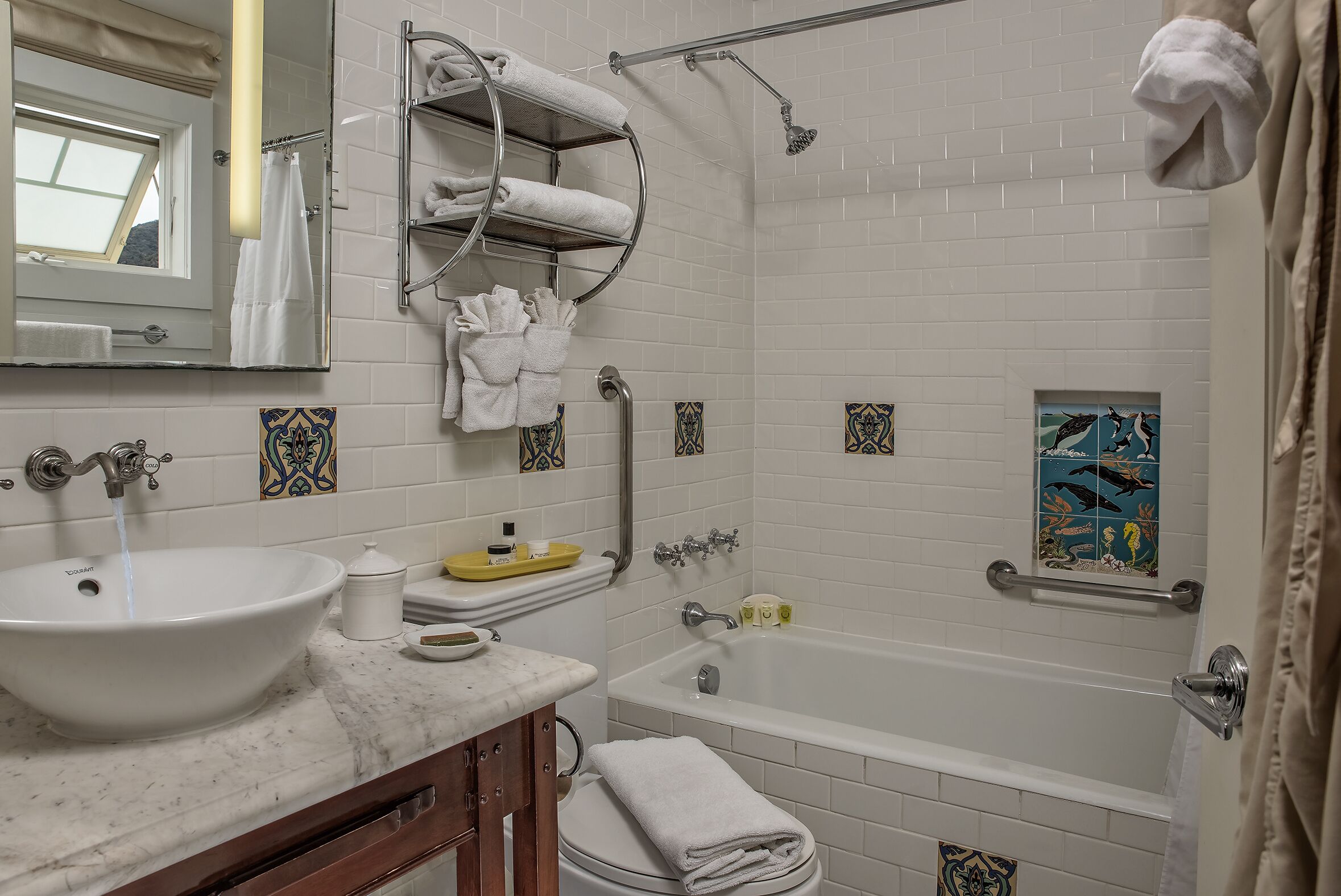 garden view rooms | bathroom | combined shower/bathtub, free toiletries, hair dryer, towels
