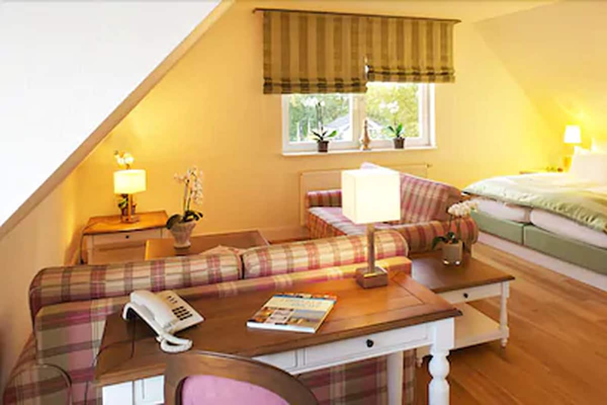 Minibar, in-room safe, desk, free cots/infant beds