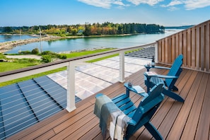 Cobble Beach (Private Bathroom) | Balcony
