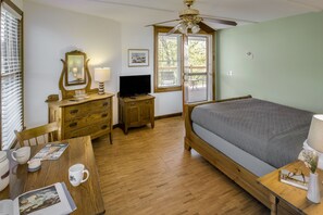 Owl's Head (Private Bathroom) | Living area - The Craignair Inn & Restaurant (Spruce Head)