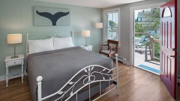 Ash Island (Private Bathroom) | 1 bedroom, Egyptian cotton sheets, premium bedding, memory foam beds