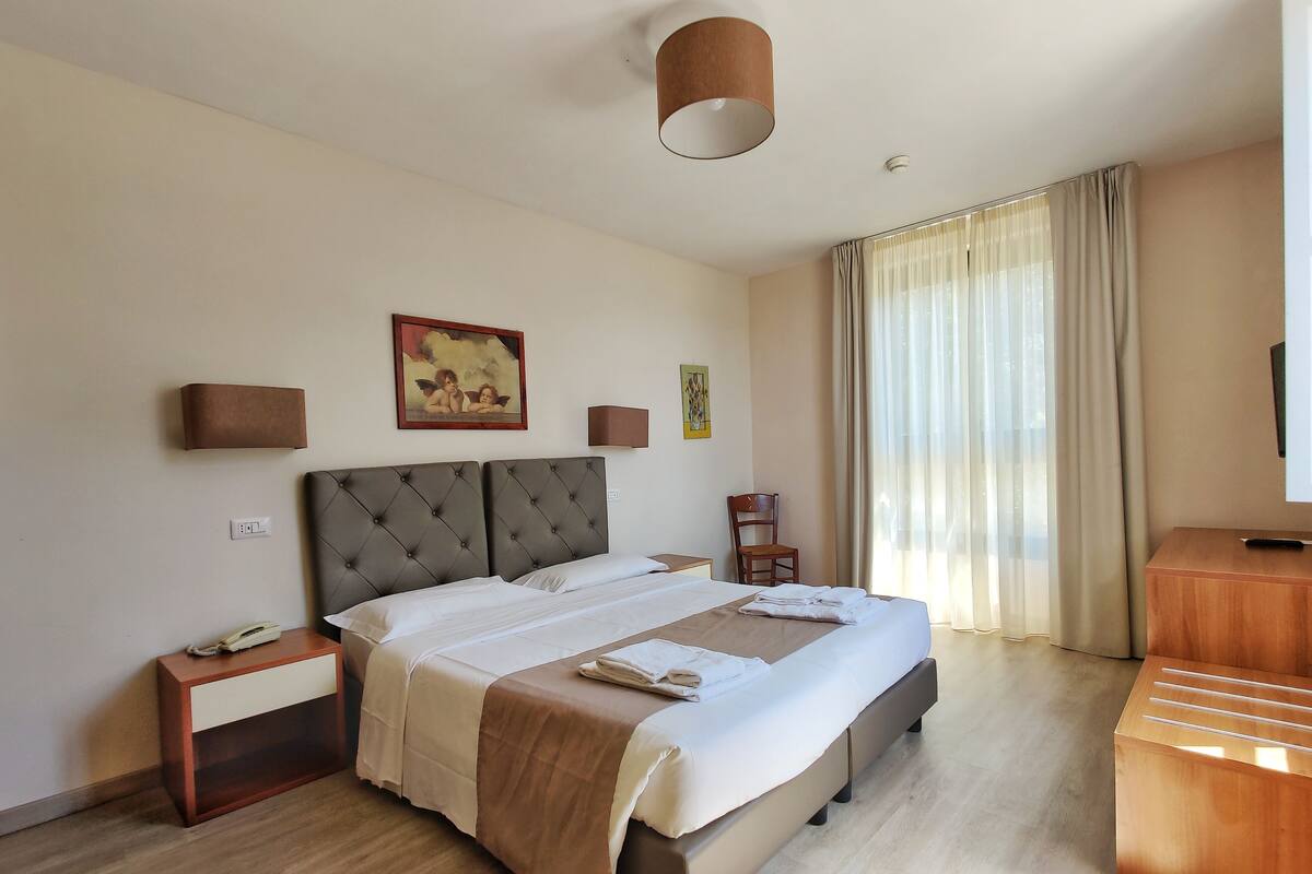 Superior Room | Desk, cribs (surcharge), WiFi (free), bed sheets