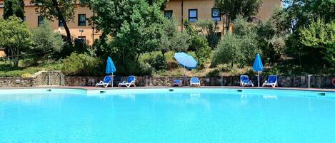 Seasonal outdoor pool, pool umbrellas, sun loungers