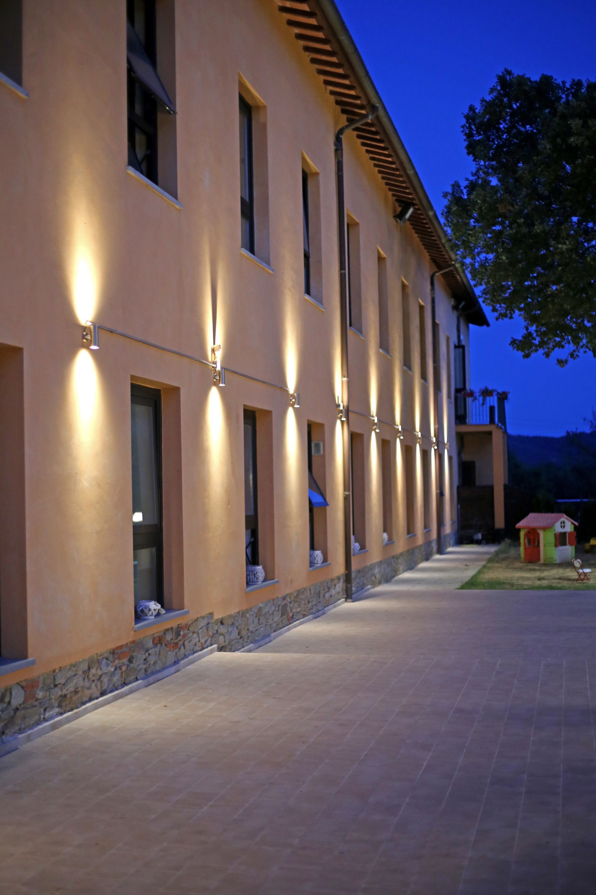 Fassade der Unterkunft – Abend/Nacht