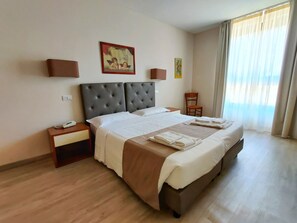 高级房 | 办公桌、婴儿床、免费 WiFi、床单