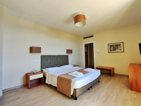 Superior Room | Desk, cribs (surcharge), WiFi (free), bed sheets