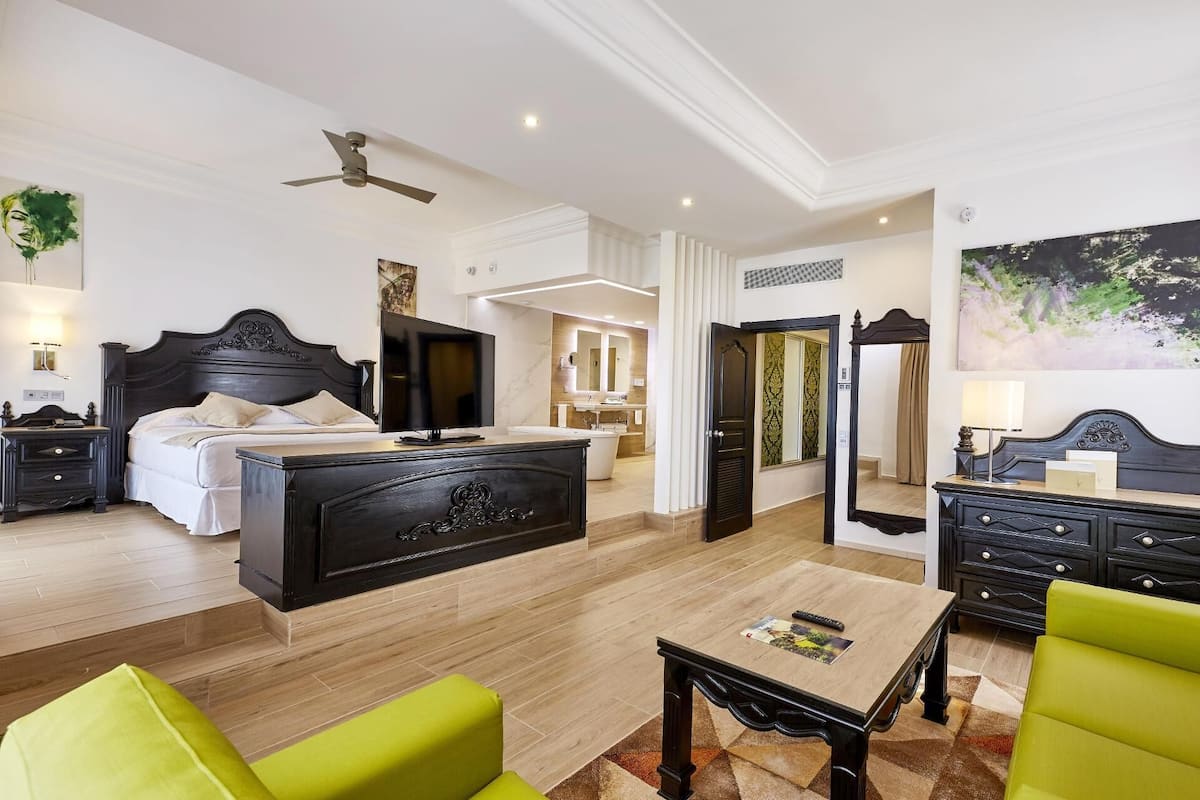 Living area | Flat-screen TV