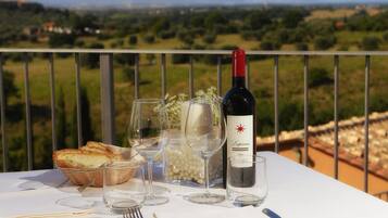 Breakfast, dinner served; Italian cuisine, pool views