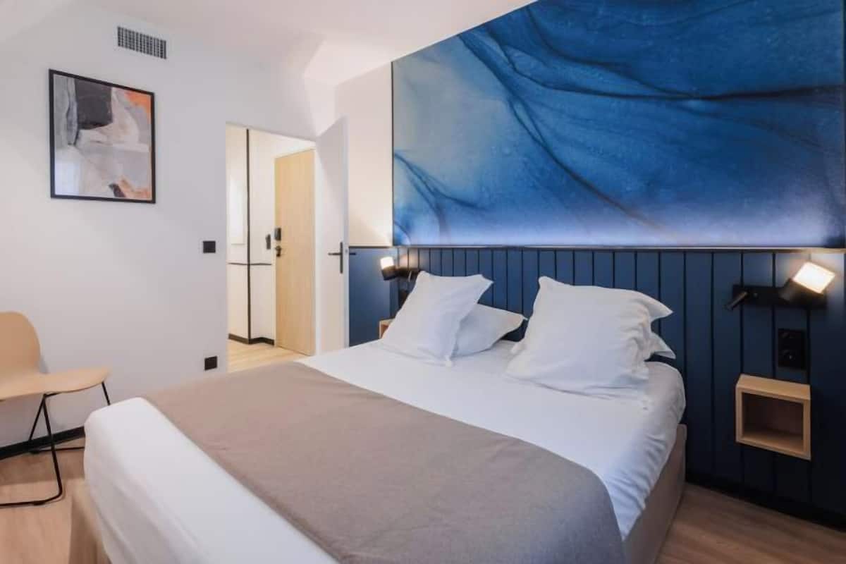 2 bedrooms, desk, laptop workspace, iron/ironing board