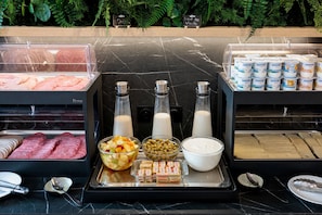 Daily continental breakfast (EUR 15 per person)