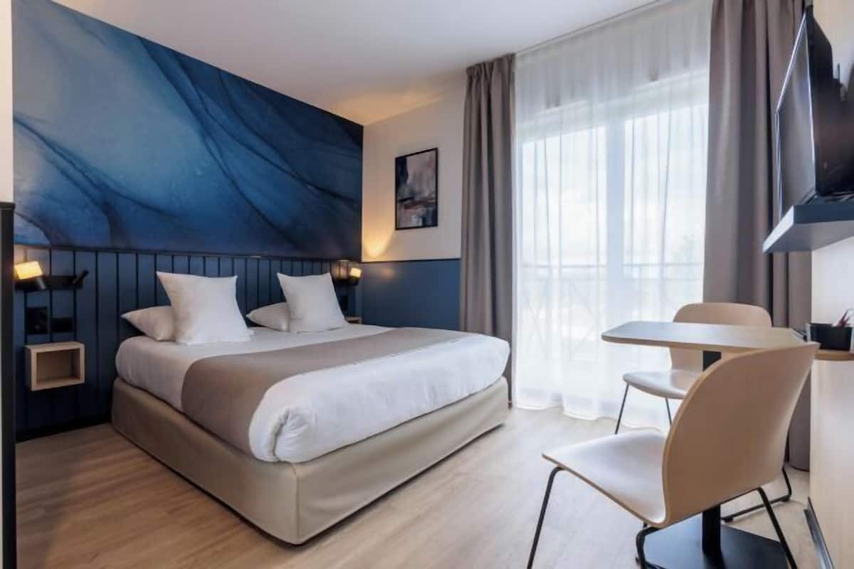 2 bedrooms, desk, laptop workspace, iron/ironing board