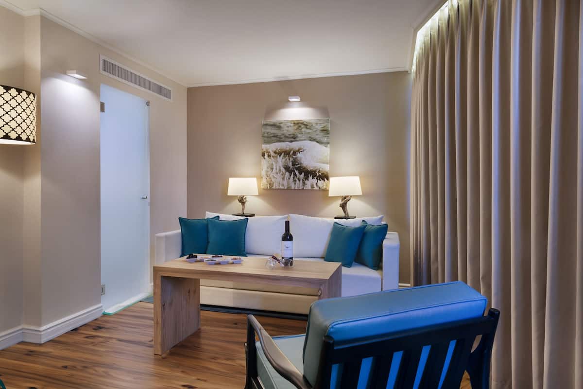 Classic Plus | Minibar, in-room safe, individually decorated, individually furnished