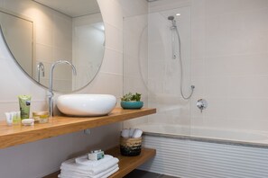 Studio, Garden View | Bathroom