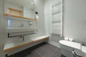 Shower, free toiletries, hair dryer, towels - Maistra Select Amarin Resort  (Rovinj)
