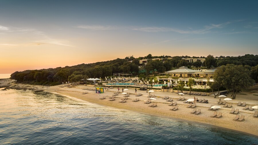 Maistra Select Amarin Resort