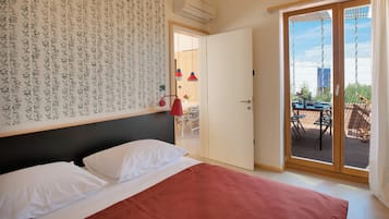 Premium-Apartment, 1 Schlafzimmer | Zimmersafe, Schreibtisch, Verdunkelungsvorhänge, Bettwäsche