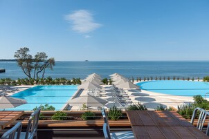 2 outdoor pools, sun loungers