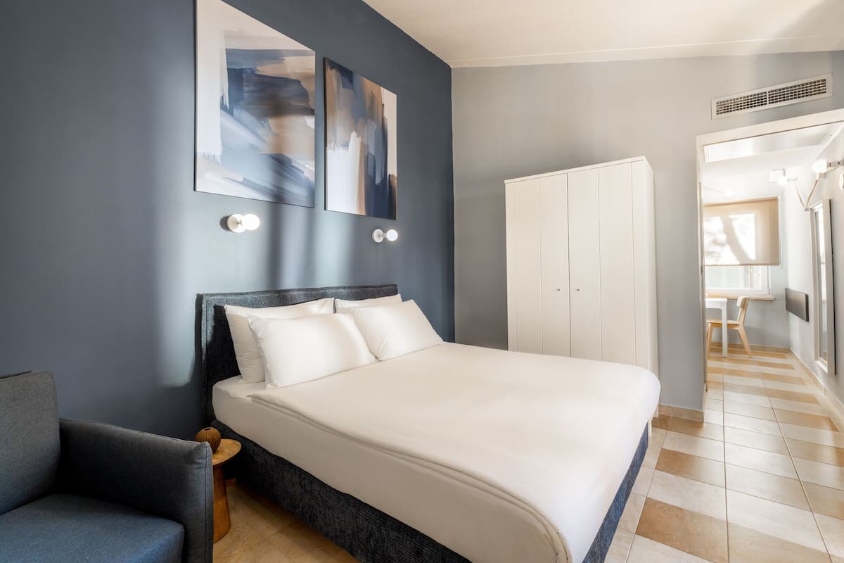 In-room safe, desk, blackout curtains, bed sheets