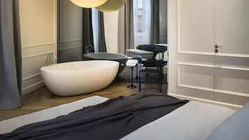 Adriatic Suite | Minibar, cassaforte in camera, con stile personalizzato, una scrivania