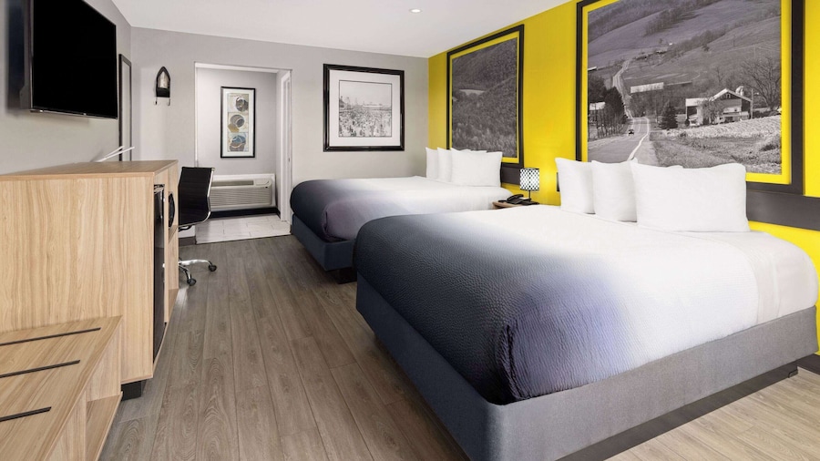 Super 8 by Wyndham Hazleton