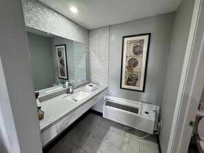 Hair dryer, towels - Super 8 by Wyndham Hazleton (Hazleton)