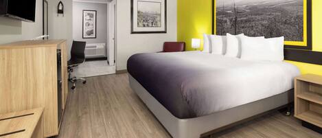 Tabla de planchar con plancha, wifi gratis y ropa de cama