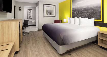 Super 8 by Wyndham Hazleton