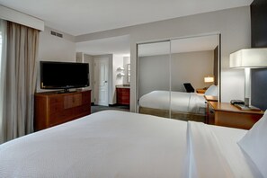 Premium bedding, desk, laptop workspace, iron/ironing board - Residence Inn by Marriott Morgantown Medical Center Area (Morgantown)