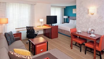 Premium bedding, desk, iron/ironing board, free cots/infant beds