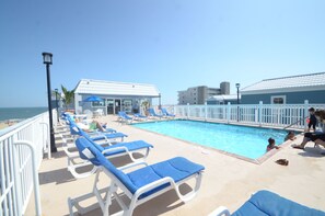 2 piscinas al aire libre, sombrillas, tumbonas