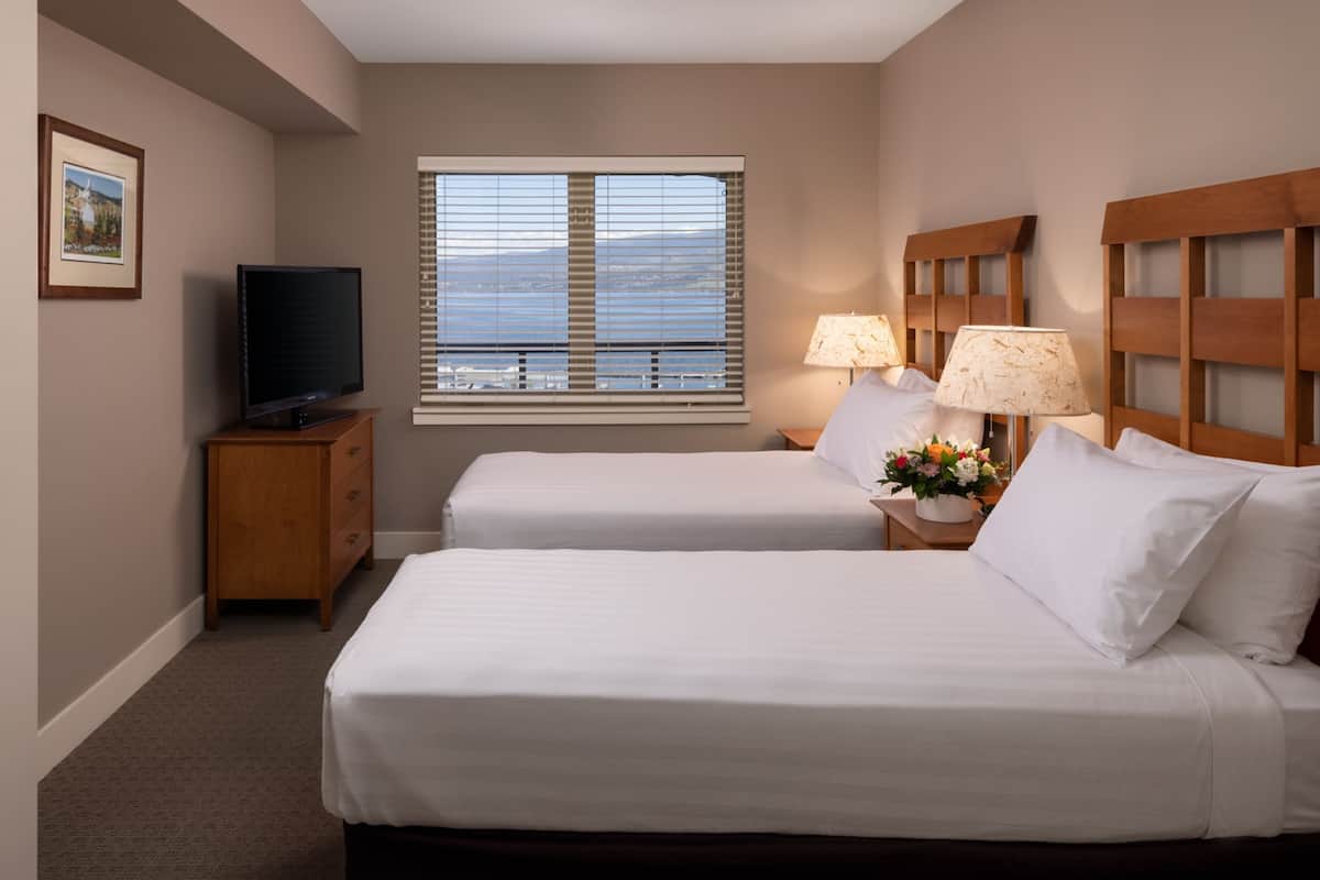 Suite, 2 chambres, vue lac | 2 chambres, literie de qualité supérieure, surmatelas