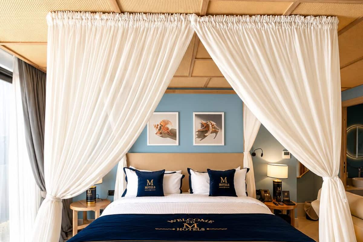 Saint Tropez Loft Sea View | Bộ trải giường bằng vải cotton Ai Cập, bộ đồ giường cao cấp, minibar 