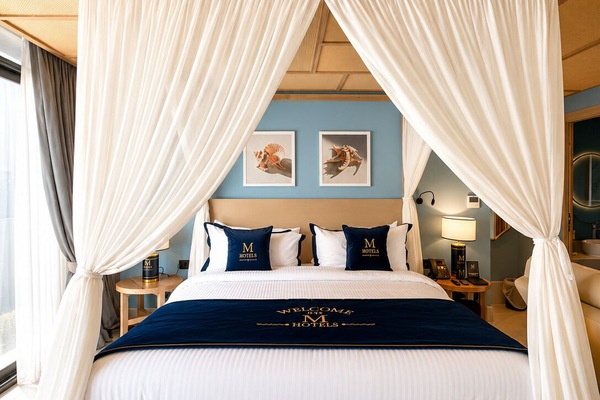 Saint Tropez Loft Sea View | Egyptian cotton sheets, premium bedding, minibar, in-room safe
