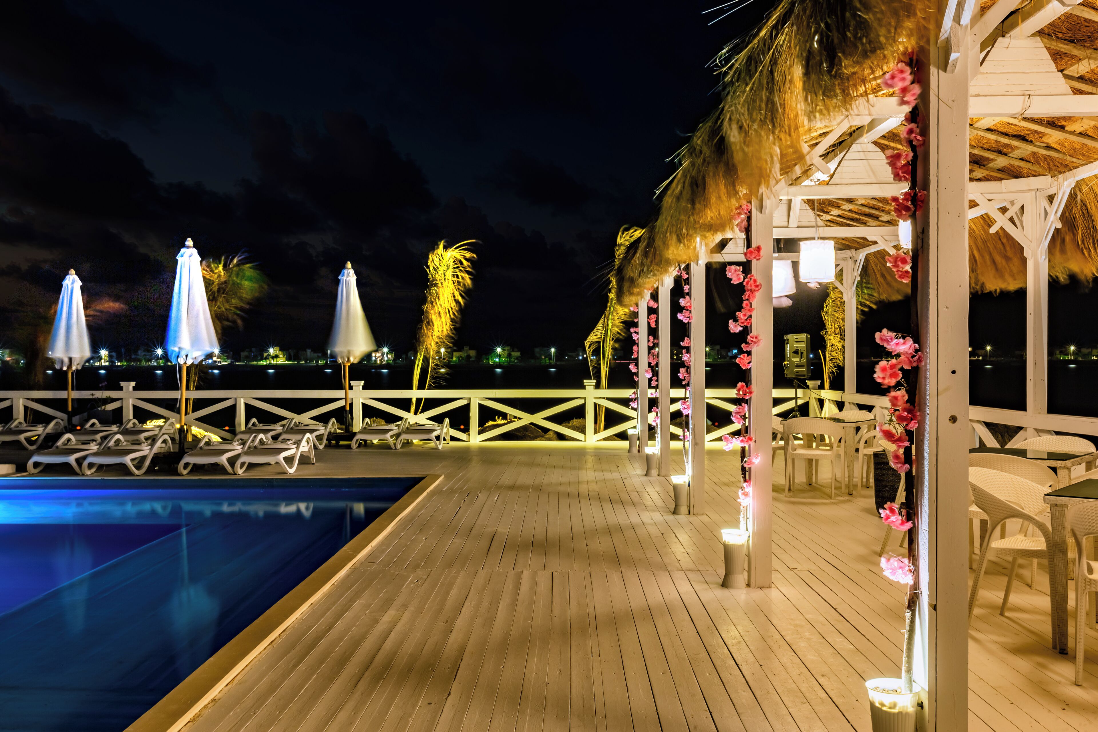 Facciata della struttura - sera/notte