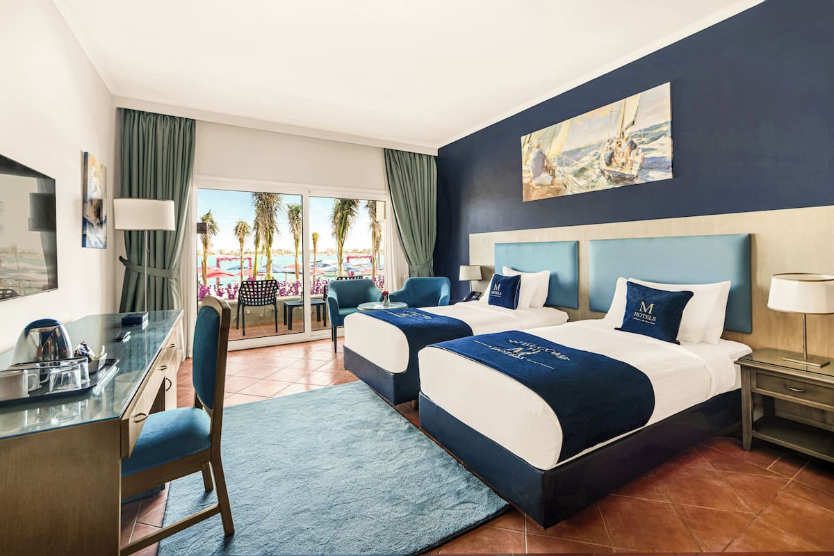 Superior Double or Twin Room Sea View | Bộ trải giường bằng vải cotton Ai Cập, bộ đồ giường cao cấp, minibar 