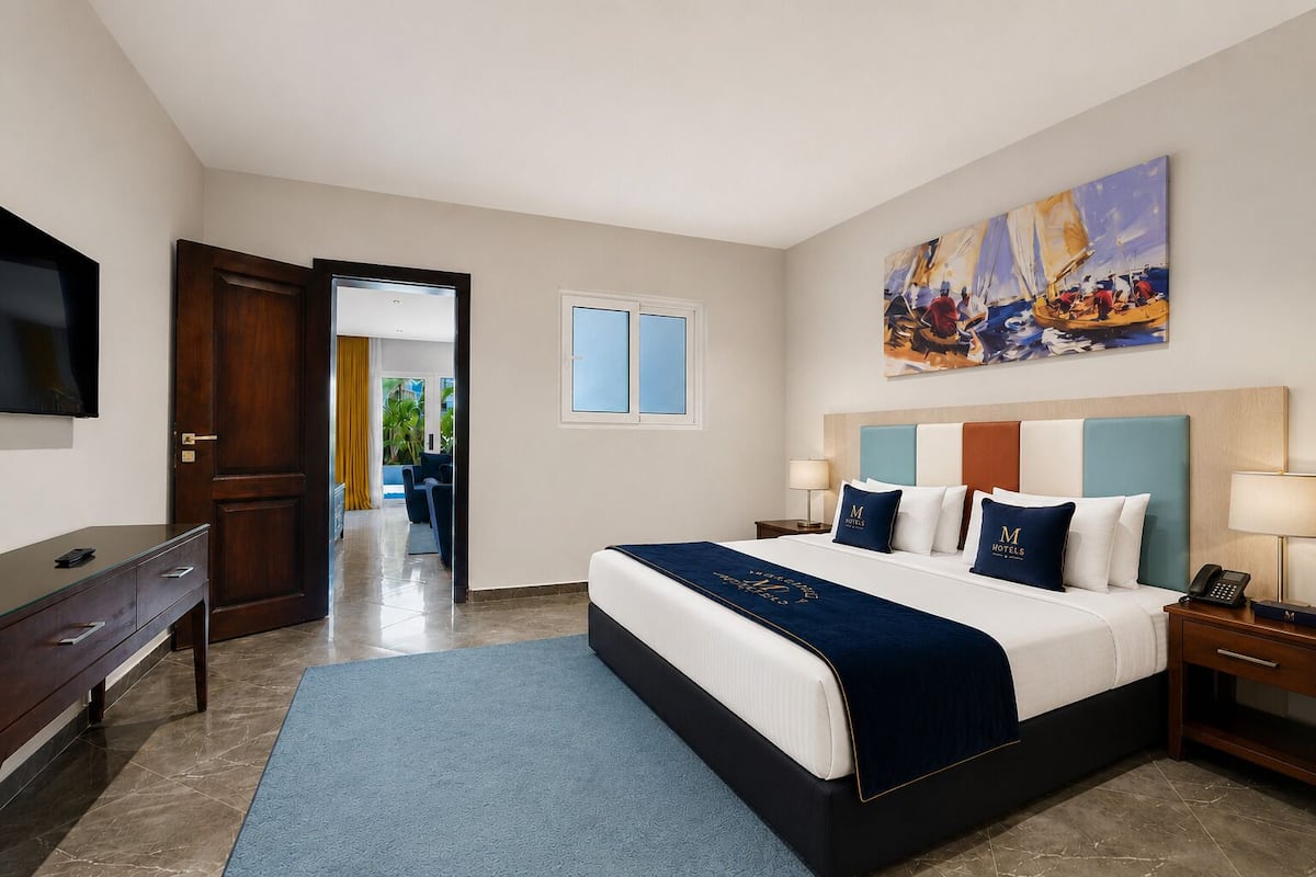 Patio Suite Pool View | Bộ trải giường bằng vải cotton Ai Cập, bộ đồ giường cao cấp, minibar 
