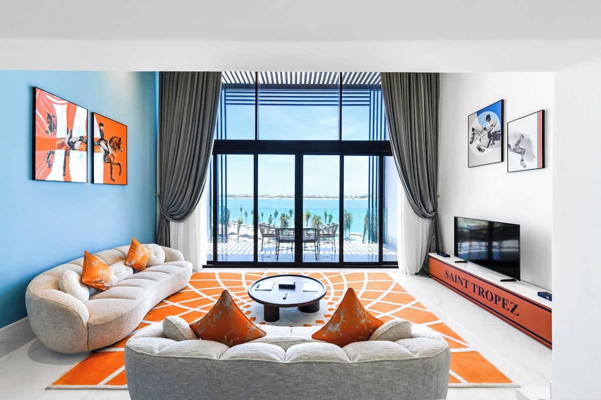 Saint Tropez Loft Sea View | Sábanas de algodón egipcio, ropa de cama de alta calidad y minibar