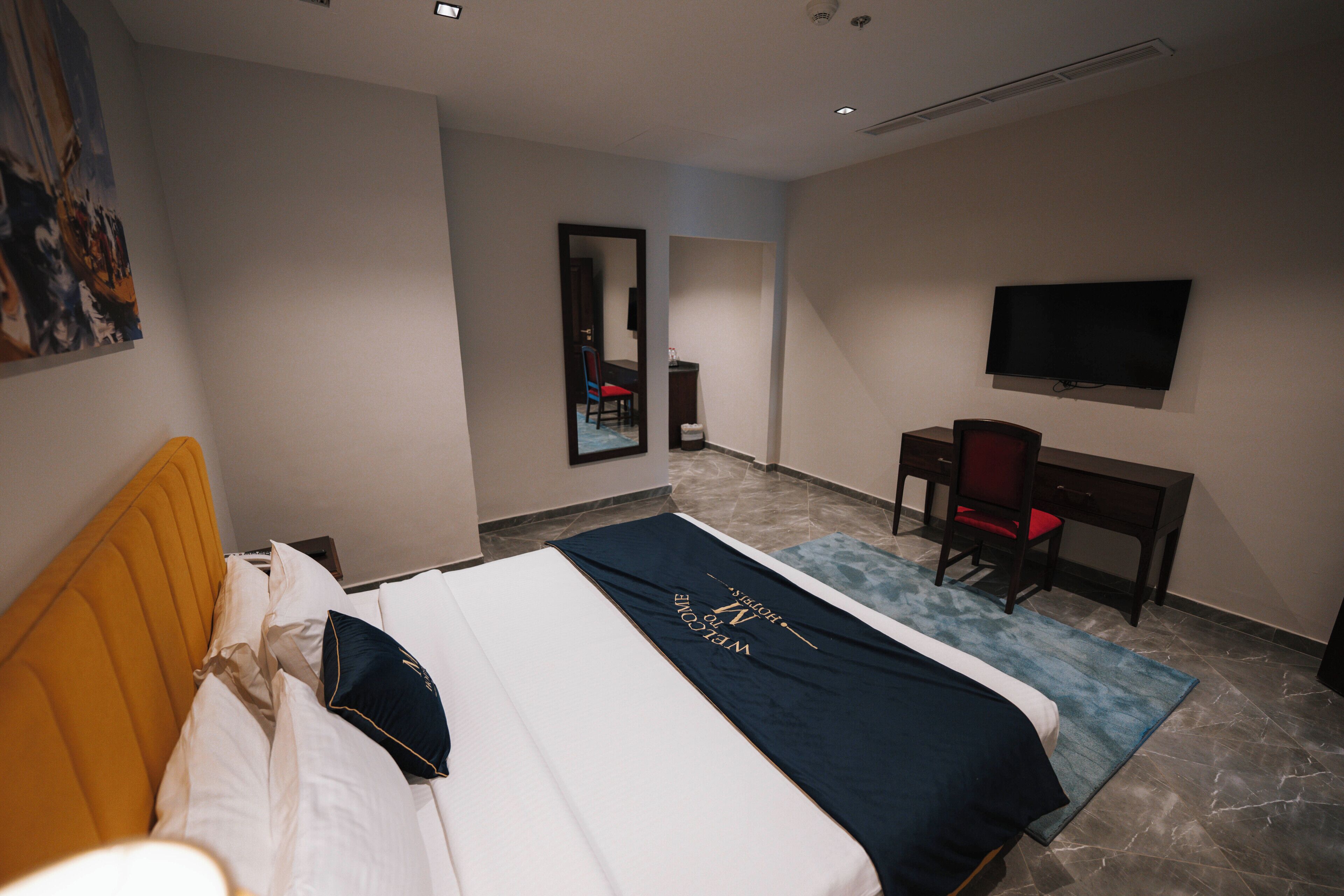 Patio Suite Pool View | Roupas de cama de algodão egípcio, roupas de cama premium, frigobar