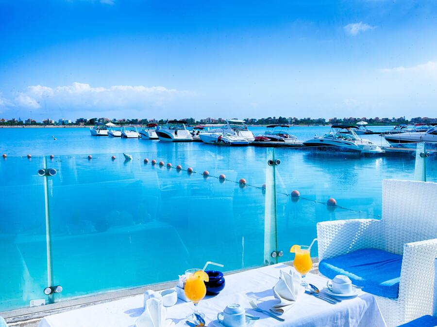 3 restaurants, breakfast, lunch, dinner served; Italian cuisine