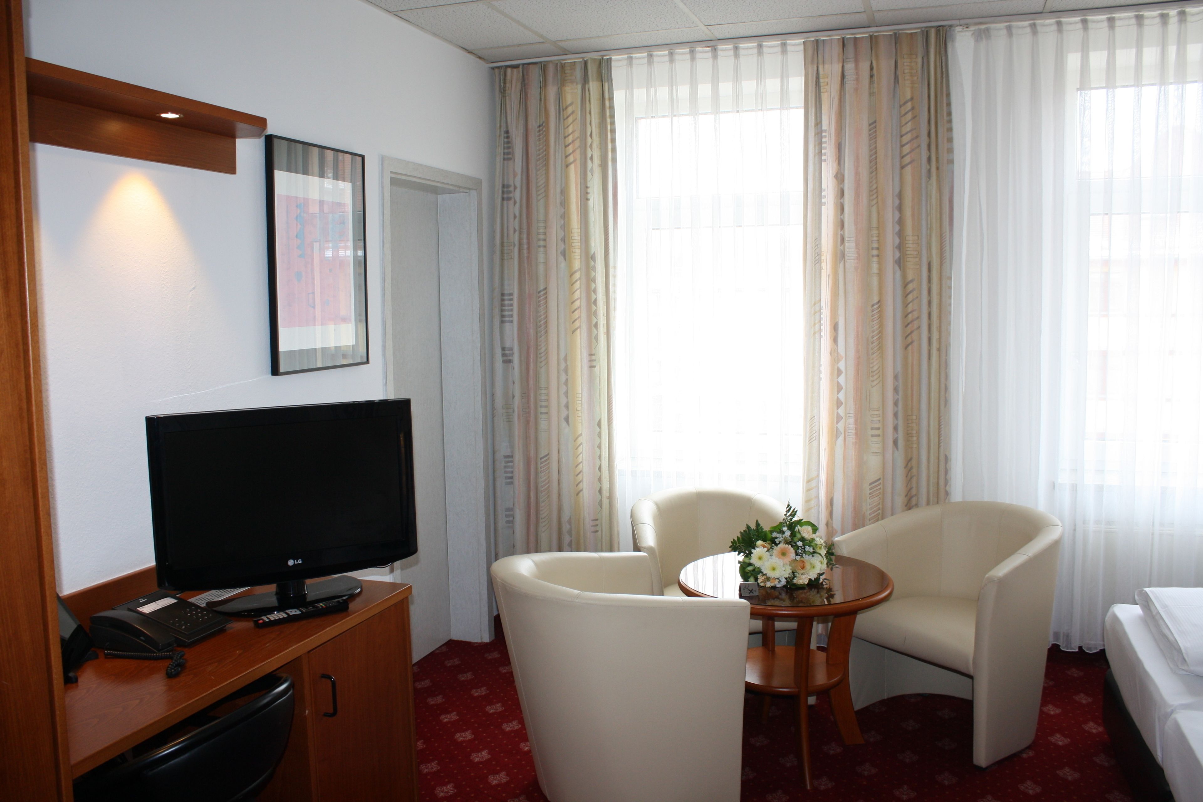 triple room | 1 bedroom, hypo-allergenic bedding, minibar, in-room safe