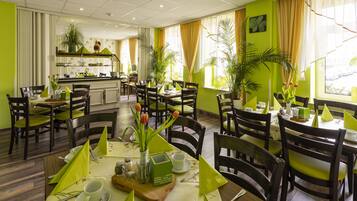 Dagelijks ontbijtbuffet (EUR 14 per persoon)