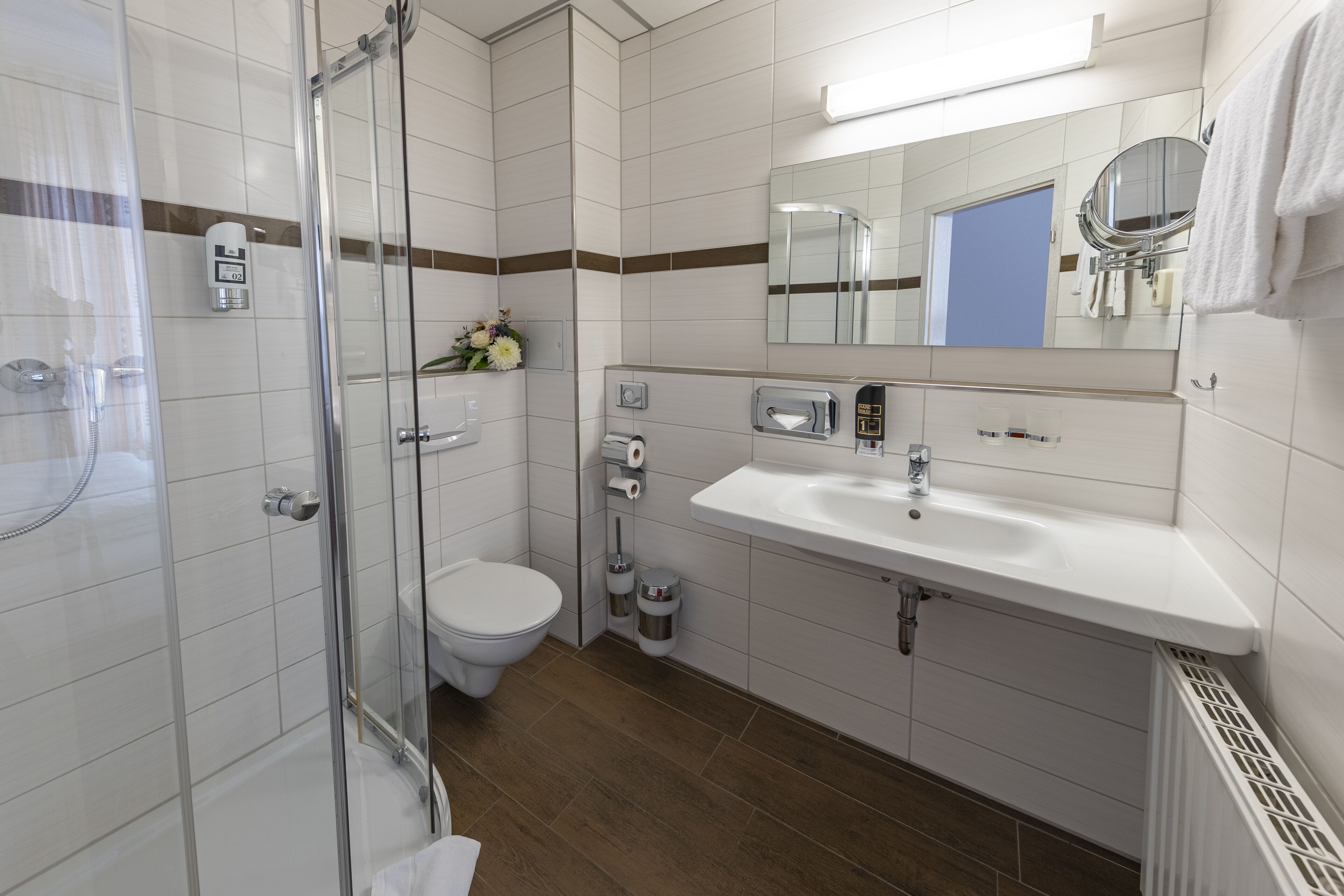 1 bedroom, hypo-allergenic bedding, minibar, in-room safe