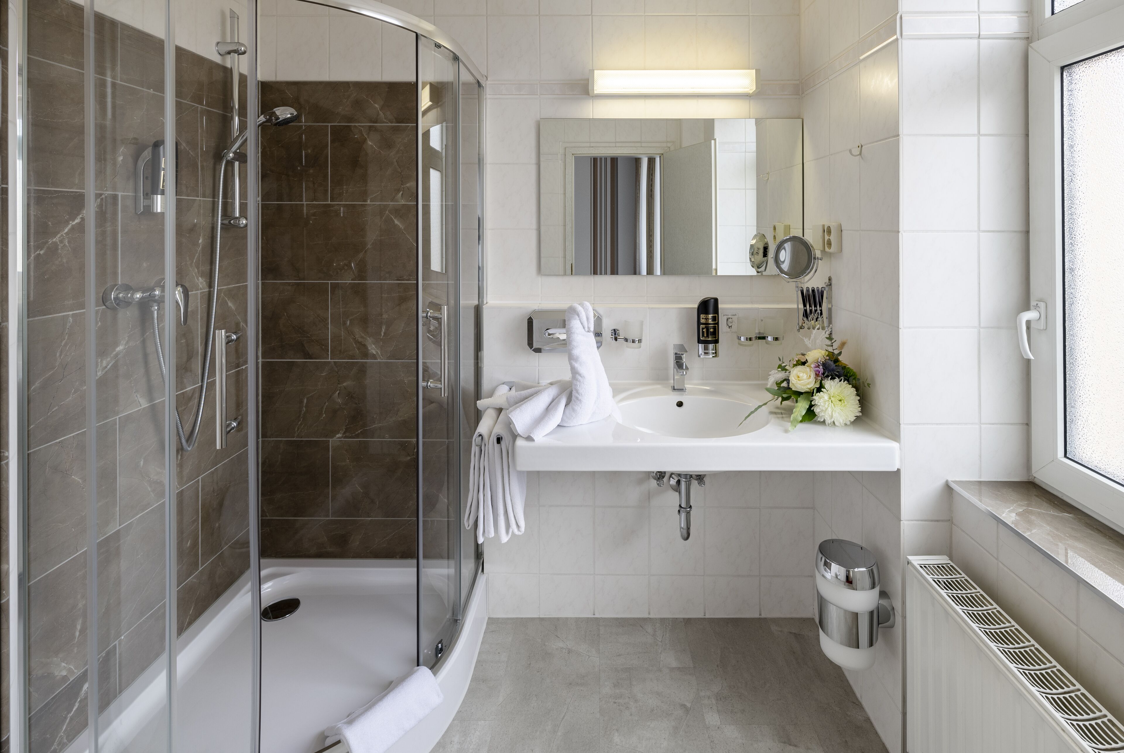 1 bedroom, hypo-allergenic bedding, minibar, in-room safe