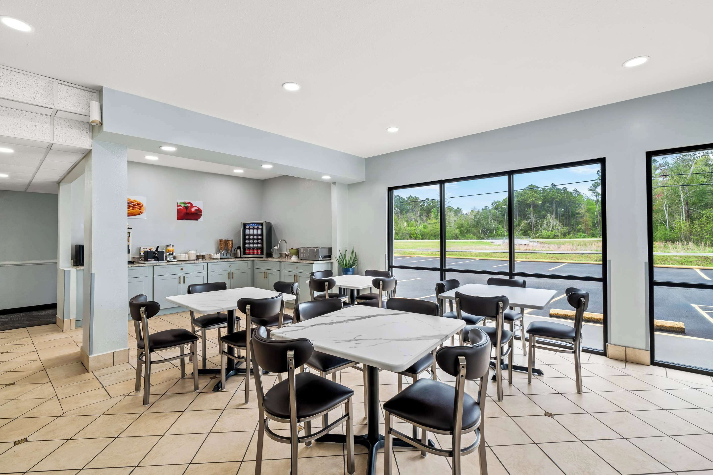 Free daily English breakfast